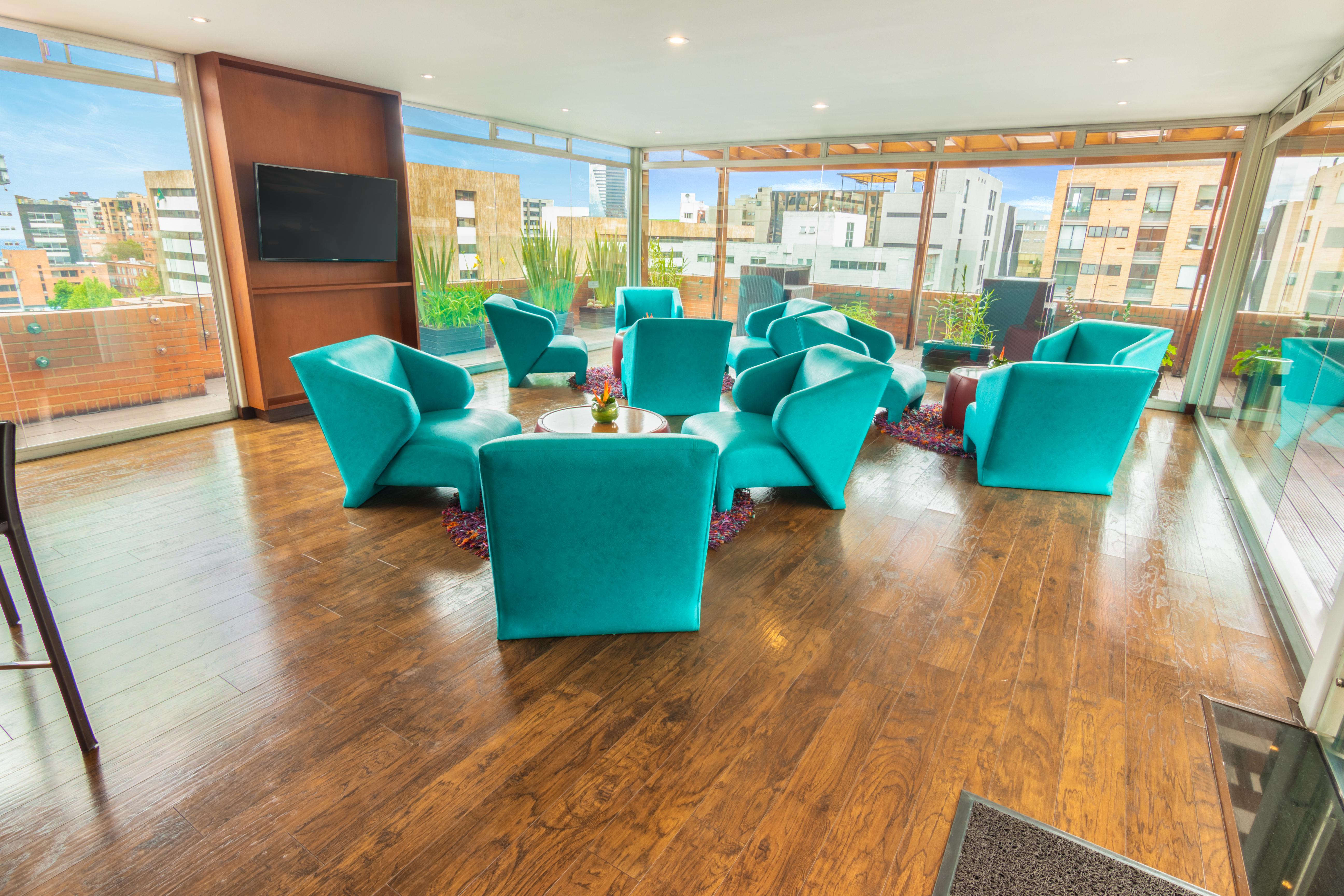 Best Western Plus 93 Park Hotel Bogotá Exterior foto The lounge at the airport