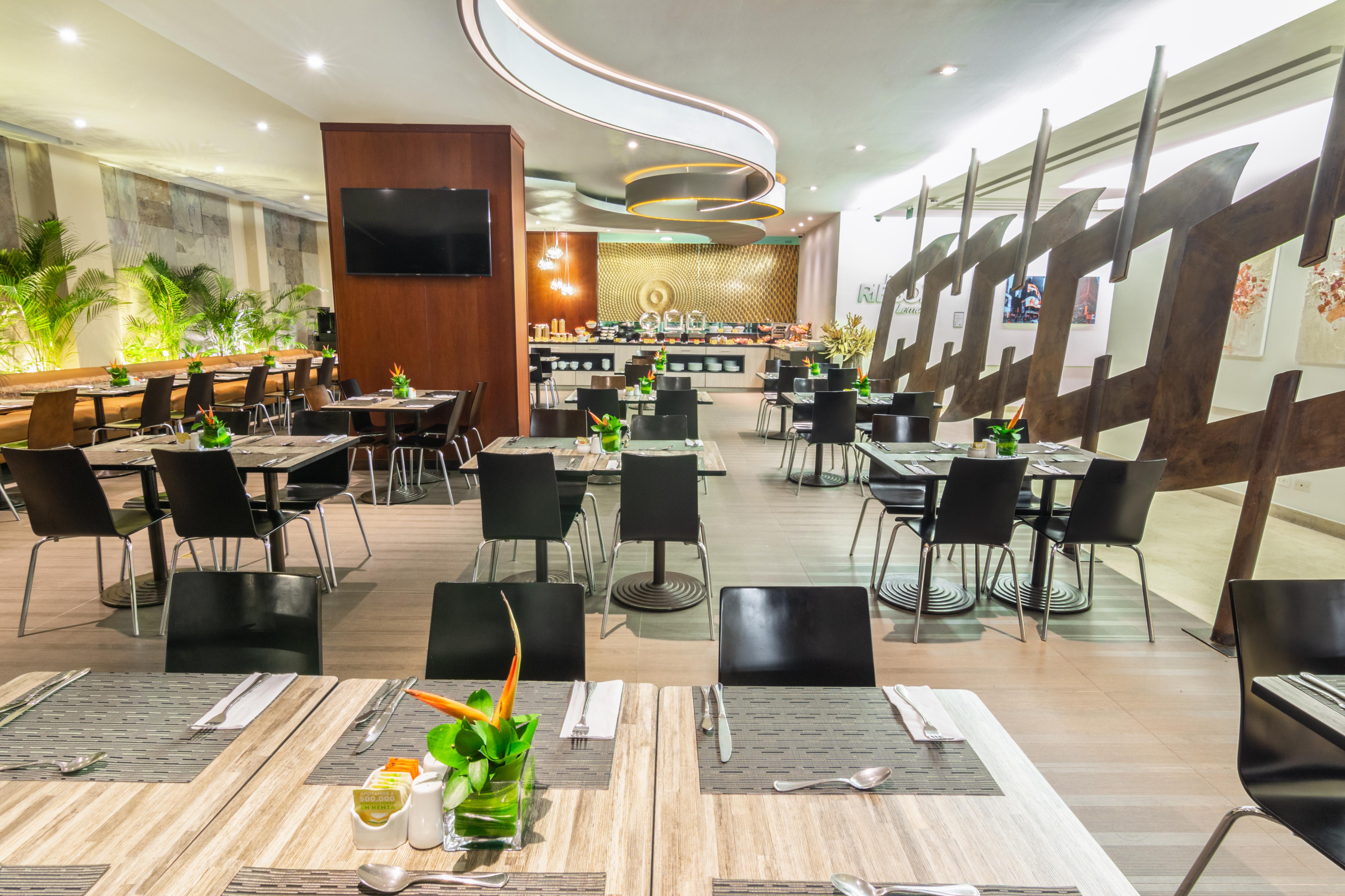 Best Western Plus 93 Park Hotel Bogotá Exterior foto The lounge at Kuala Lumpur International Airport