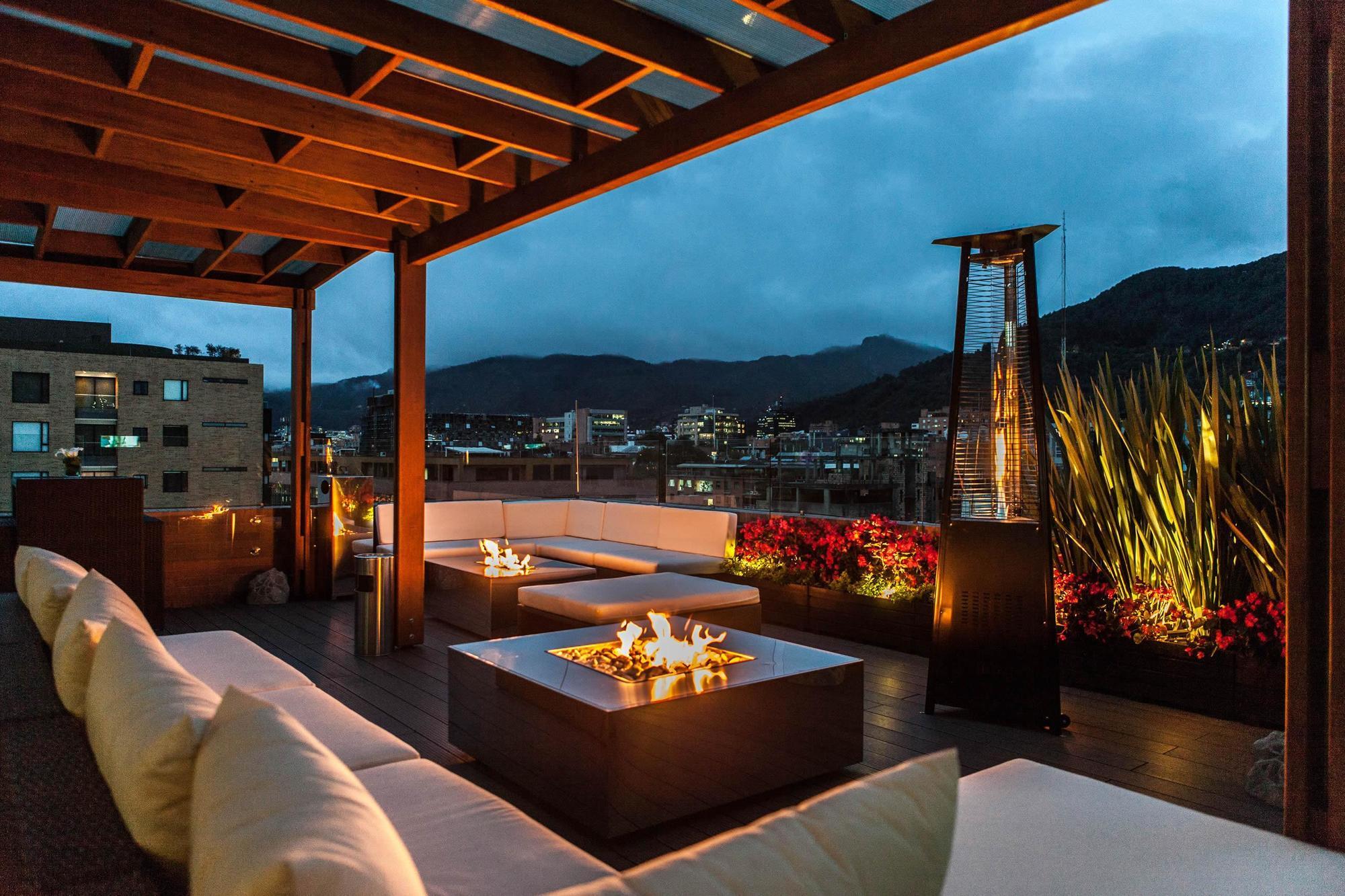 Best Western Plus 93 Park Hotel Bogotá Exterior foto Rooftop bar at the Four Seasons Hotel, Santiago
