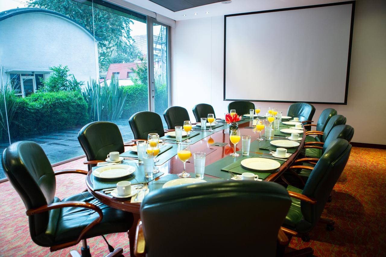 Best Western Plus 93 Park Hotel Bogotá Exterior foto A boardroom at a hotel